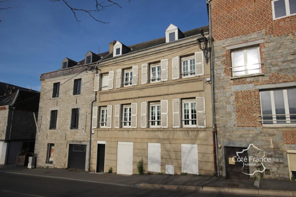 GIVET Maison de ville 3 chambres avec vue sur la Meuse, bel – 5 pièces – 3 chambres – 101 m²