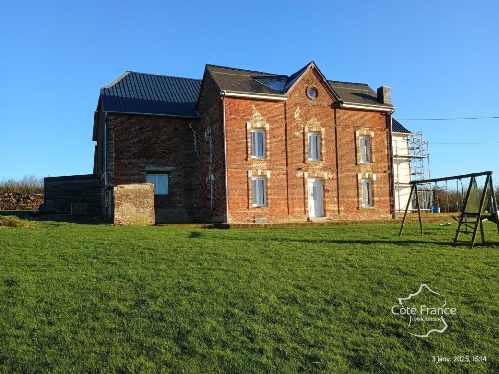 AISNE – VERVINS – CORPS DE FERME sur plus de 5500 m2 de terr – 8 pièces – 3 chambres – 185 m²