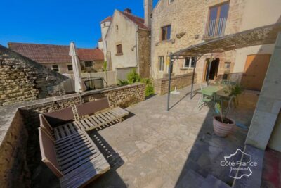 Demeure médiévale de charme avec vues imprenables au coeur de – 4 pièces – 2 chambres – 127 m²