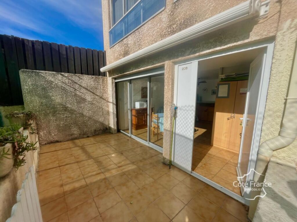 Spacieux Rez de jardin d’une chambre et cabine secteur Riche – 2 pièces – 1 chambre – 33 m²