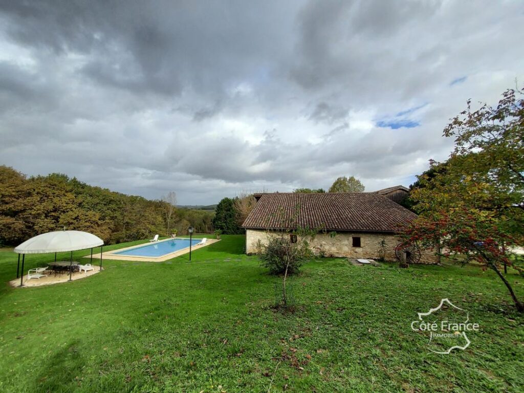 La quiétude d’ une propriété du XVIII ème siècle – 8 pièces – 4 chambres – 253 m²