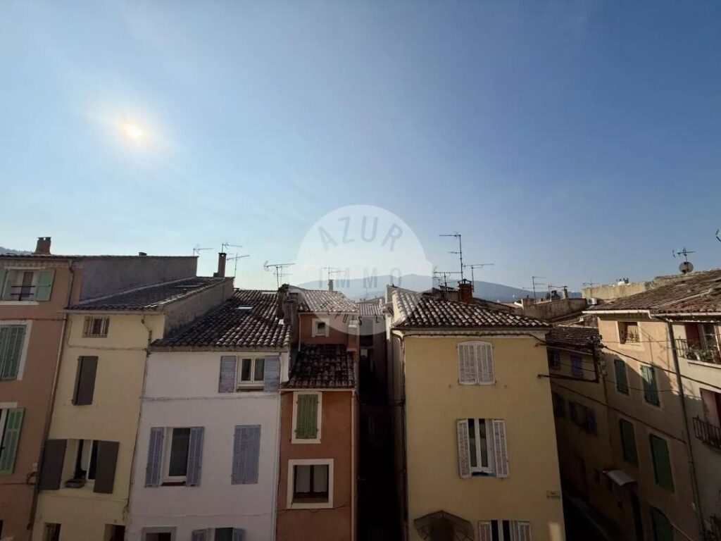 T3 rénové, beaux volumes et lumineux – 3 pièces – 2 chambres – 69 m²