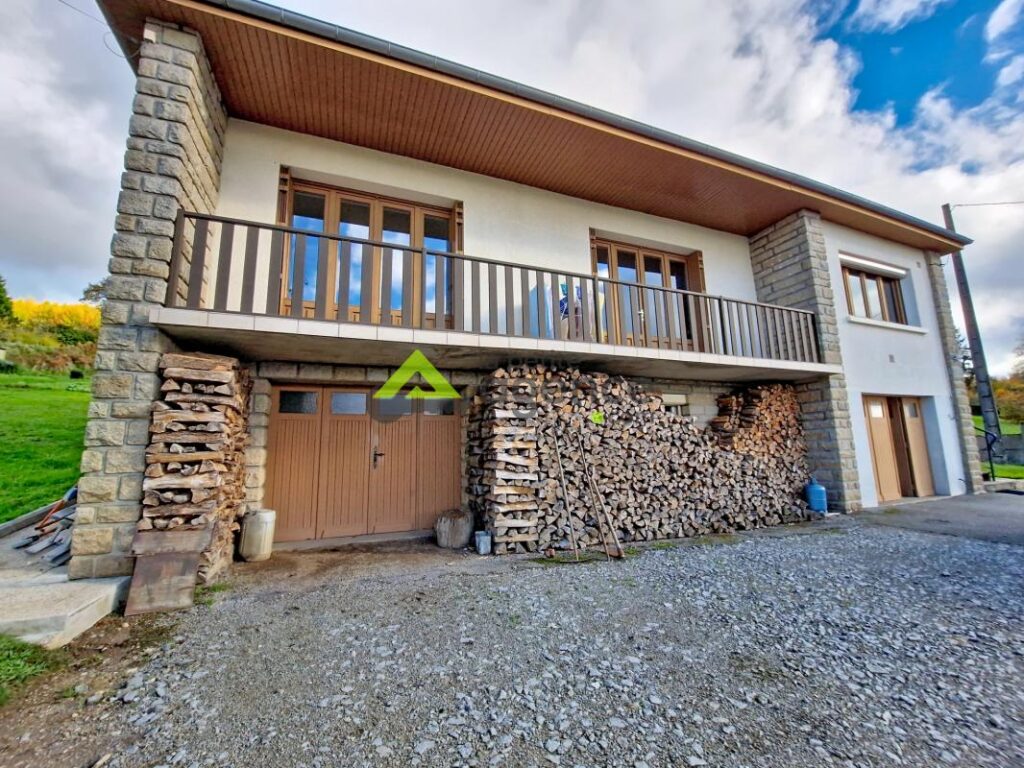 Maison sur sous-sol – BOURGANEUF – 5 pièces – 4 chambres – 125 m²