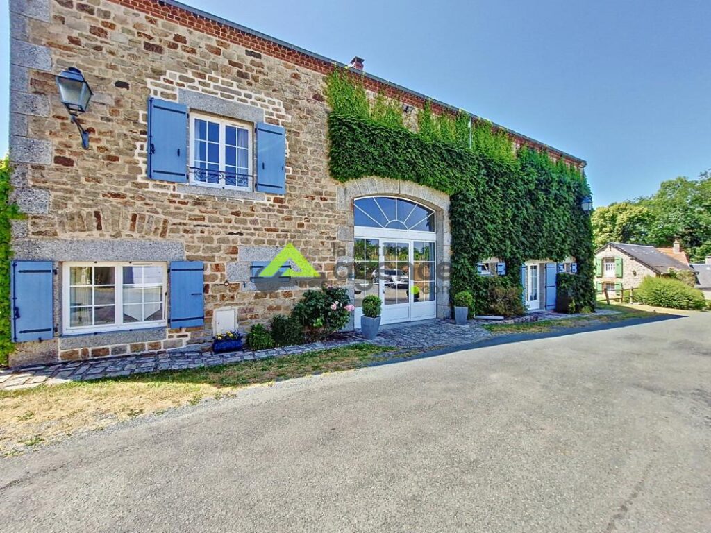 Magnifique Propriété – 270 m2 + Etang – 11 pièces – 8 chambres – 270 m²