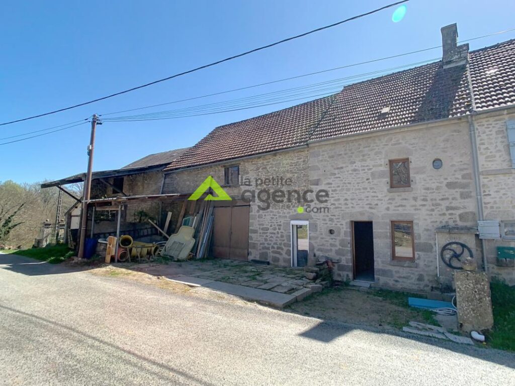 Maison de village à finir de restaurer – 5 pièces – 3 chambres – 95 m²