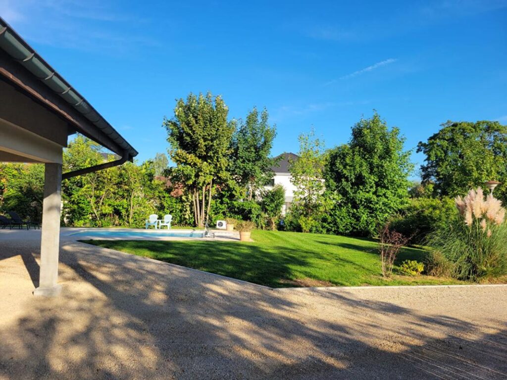 Maison 9 pièce(s) 300 m2 – 9 pièces – 6 chambres – 300 m²