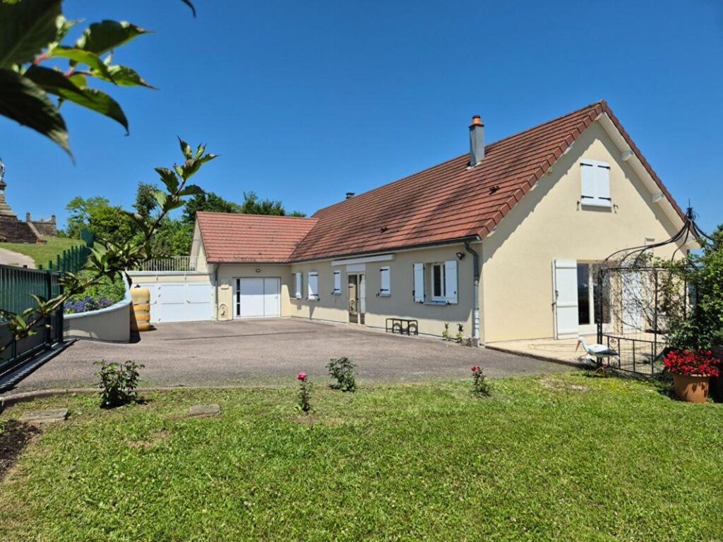 Maison Vauvillers 5 pièce(s) 163 m2 sur 43 ares de terrain – 5 pièces – 4 chambres – 163 m²