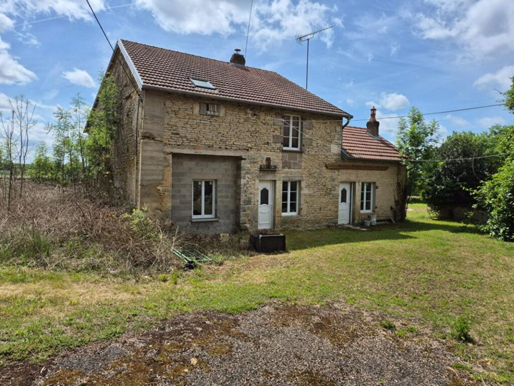 Maison de village secteur Champlitte 5 pièce(s) 150 m2 + maisonnette 80 m2 – 5 pièces – 4 chambres – 230 m²