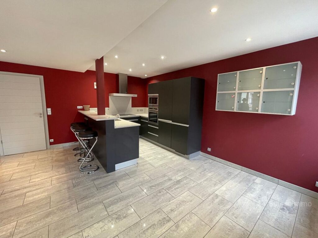 Vieille ville sur la place d’armes, bel appartement 5 pièces de 91.85M2 – 5 pièces – 3 chambres – 91 m²