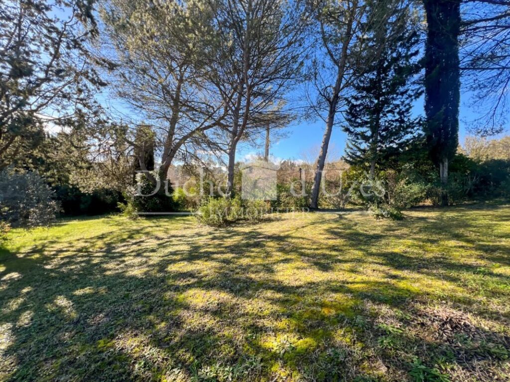 Terrain – NR pièces – NR chambres – 1090 m²