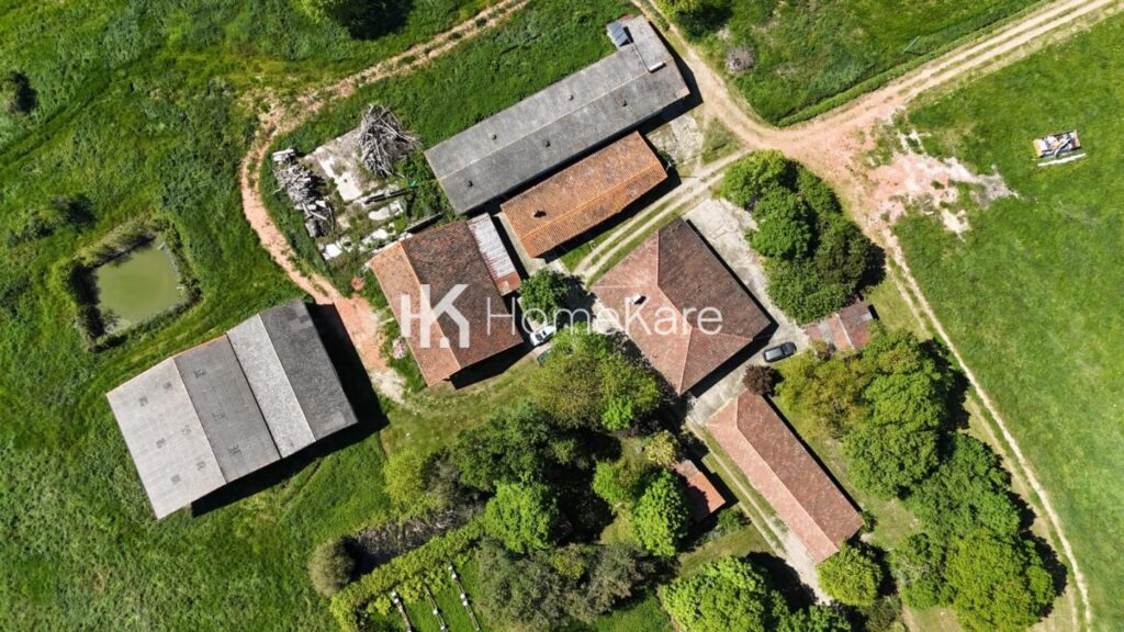 EXCLUSIVITÉ, UNE FERME AVEC DE NOMBREUSES POSSIBILITES – 7 pièces – 5 chambres – 190 m²