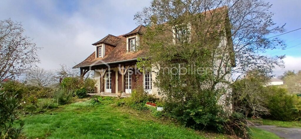 🌿Jolie Périgourdine familiale – 8 pièces – 5 chambres – 130 m²