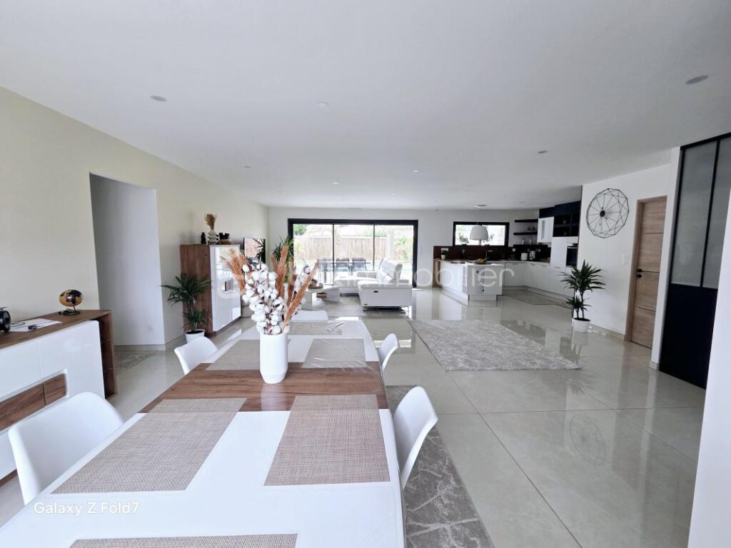 Contemporaine plain-pied T5 proche centre ville – 5 pièces – 4 chambres – 148 m²