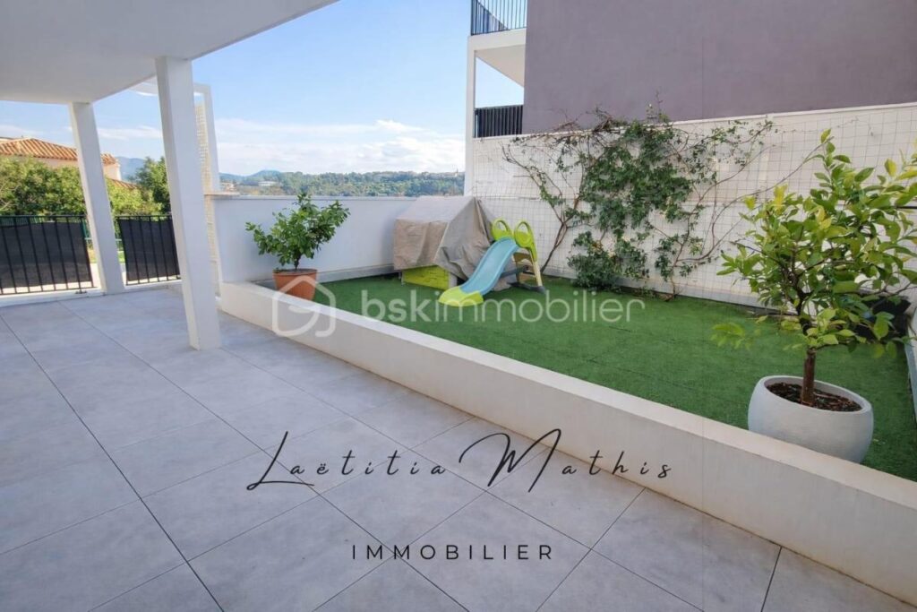 T4 Appartement familial avec terrasses et jardin – 4 pièces – 3 chambres – 74 m²