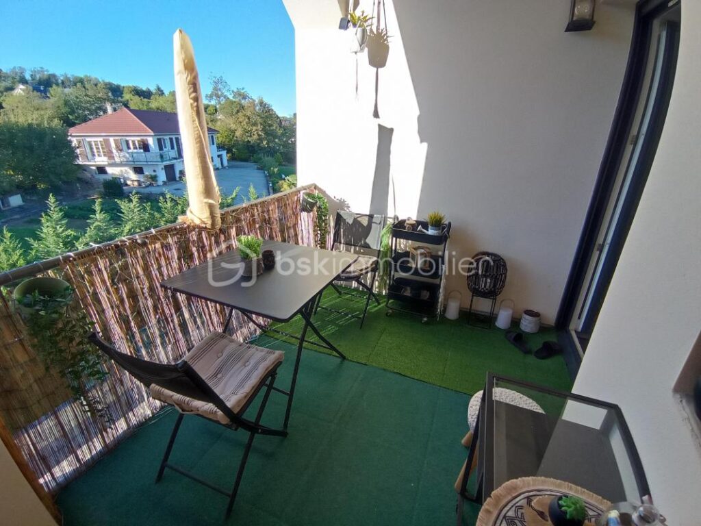 LE CHARME!!!! APPART. T3 EN DERN. ETAGE AVEC TERRASSE COUVERTE, SANS VIS A VIS, VUE VERDOYANTE – 3 pièces – 2 chambres – 83 m²