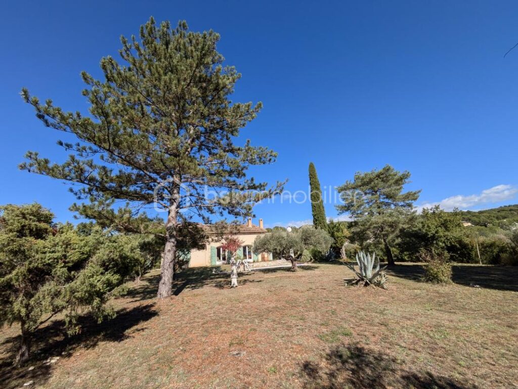 Maison d’architecte de 208m2 au calme sur terrain clos et sécurisé – 6 pièces – 4 chambres – 208 m²