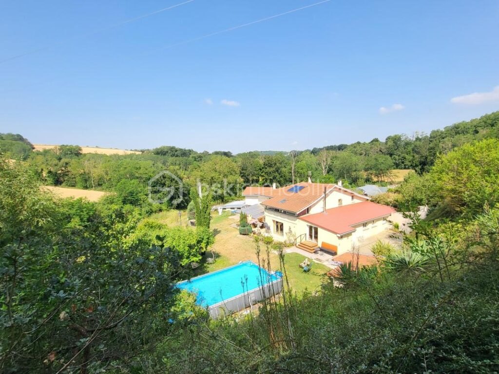 Maison T13 269 m2 – 12 pièces – 6 chambres – 269 m²