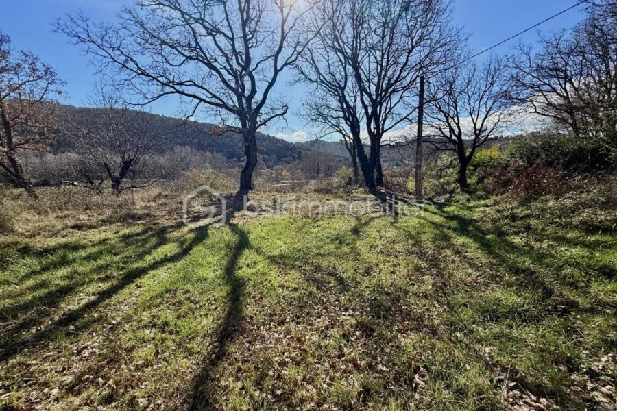 Terrain à vendre à Allemagne en provence
