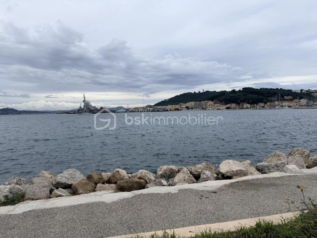 NOUVEAU PLATEAU COMMERCIALface à la mer – 3 pièces – NR chambres – 270 m²