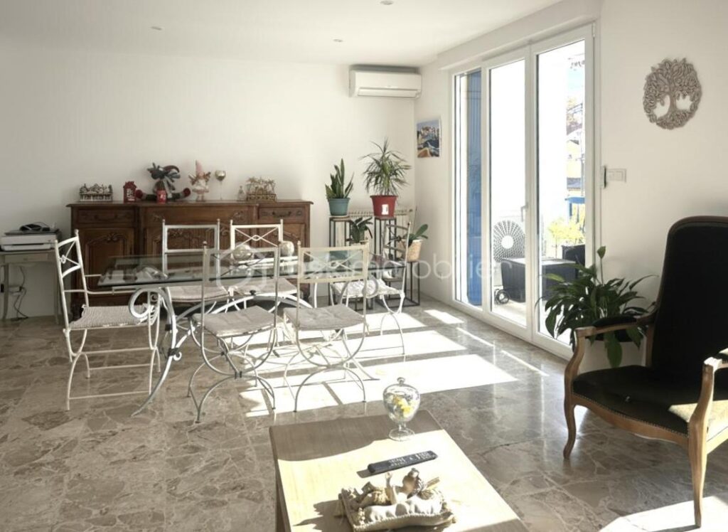 Appartement rénové tout confort 3 pièces avec terrasse – 3 pièces – 2 chambres – 83 m²