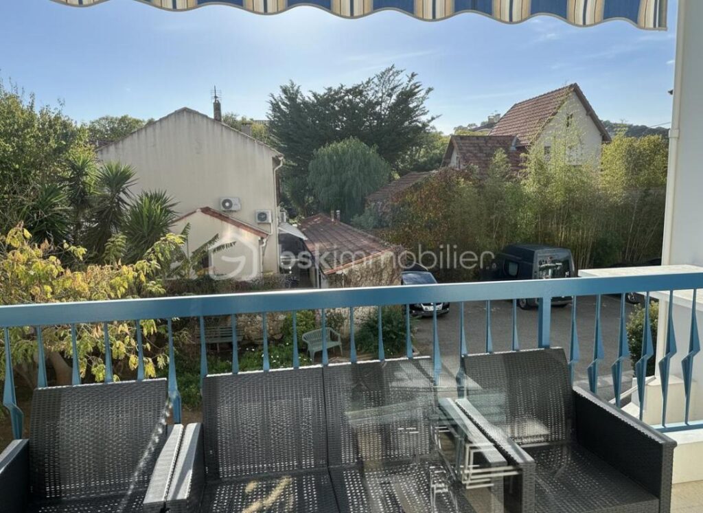 Appartement rénové tout confort 3 pièces avec terrasse et garage – 3 pièces – 2 chambres – 85 m²