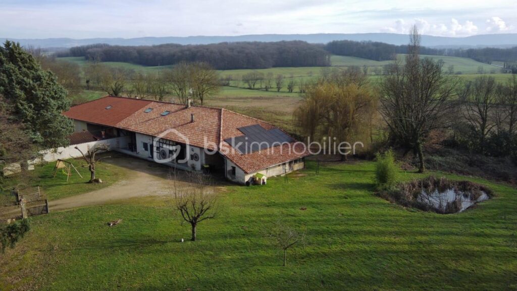 CHARME & AUTHENTICITÉ AU CŒUR DE LA CAMPAGNE BRESSANE – 8 pièces – 4 chambres – 171 m²