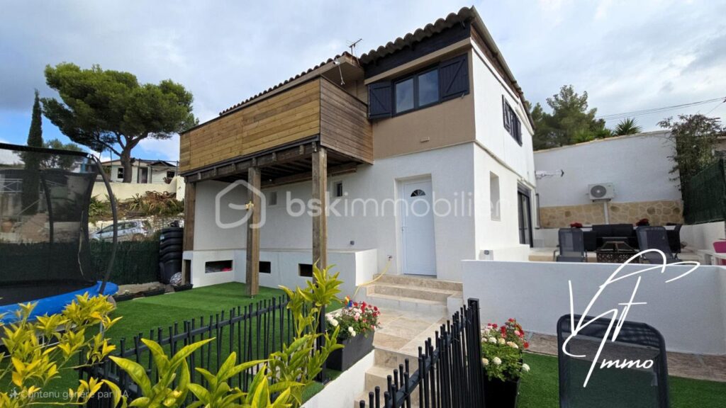 Castellet – Maison divisée en deux logements dans résidence sécurisée avec piscine – 5 pièces – 3 chambres – 92 m²