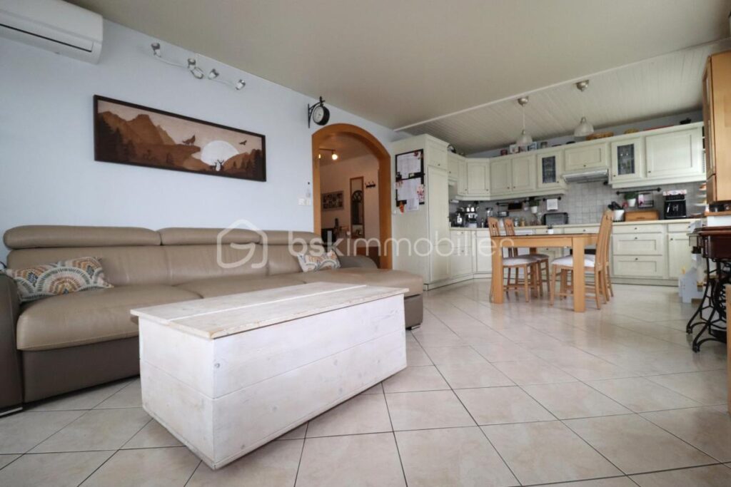 APPARTEMENT AGREABLE ET LUMINEUX ( 4 pièces 86m² ) avec 3 chambres et box – 4 pièces – 3 chambres – 86 m²