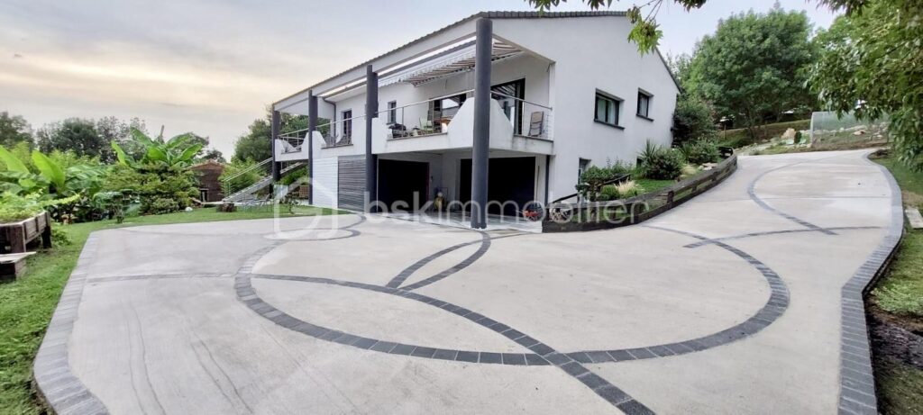 Maison contemporaine de 212 m2 avec grand terrain – Belleserre (81) – 7 pièces – 4 chambres – 212 m²