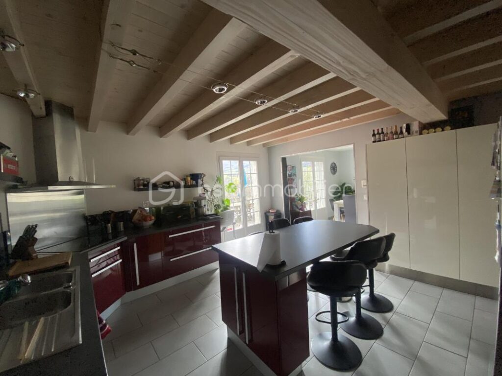 MAISON, 5 CHAMBRES, GRAND JARDIN ET ATELIER – 7 pièces – 5 chambres – 172 m²