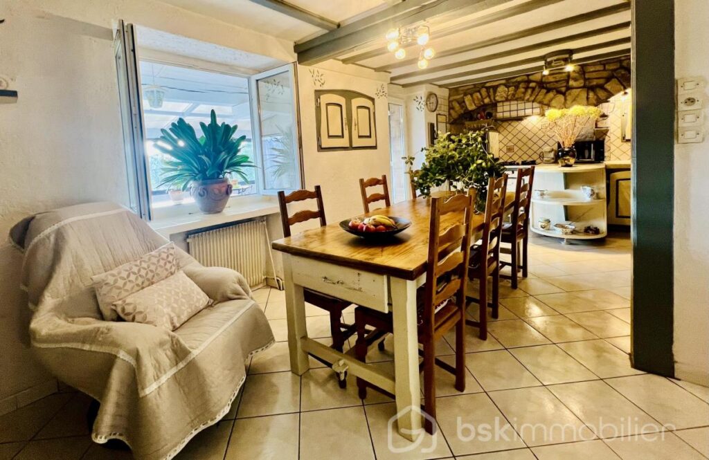 Maison avec vue superbe, grand sous-sol et vaste terrain – 12 pièces – 6 chambres – 185 m²