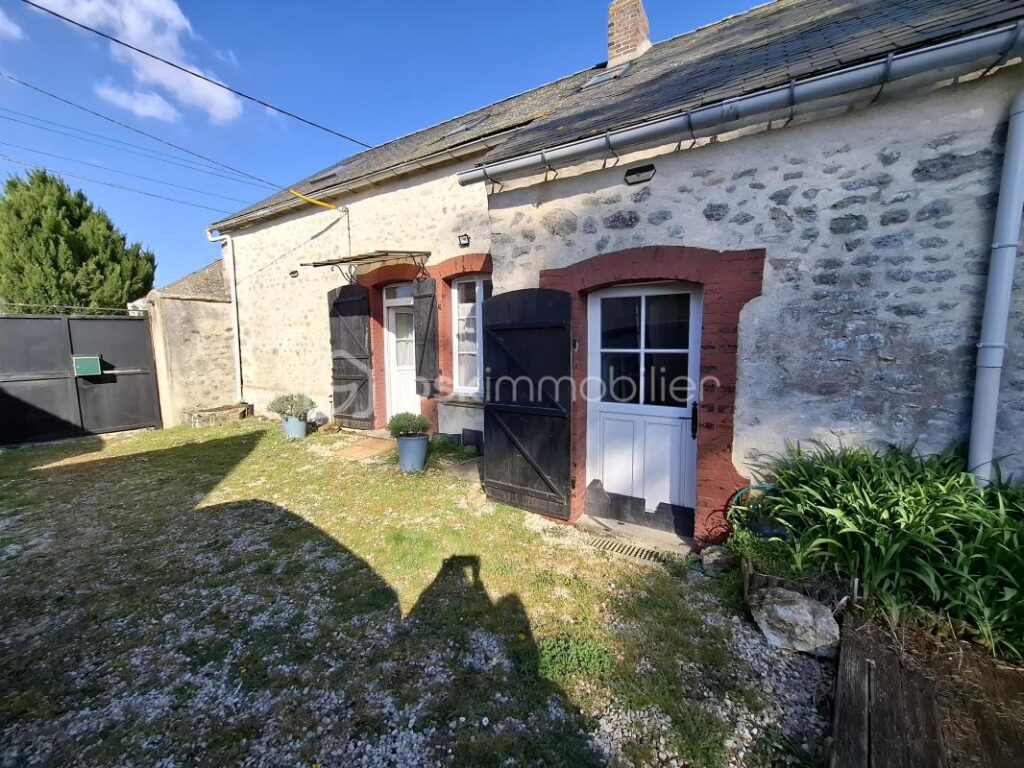 COUP DE COEUR POUR CETTE BELLE LONGERE – 4 pièces – 2 chambres – 85 m²