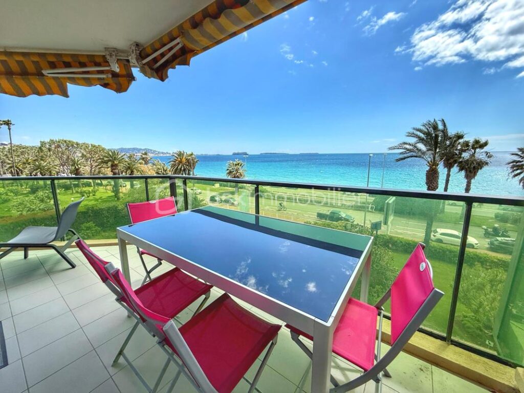 CANNES – VUE MER PANORAMIQUE – APPARTEMENT 3 PIECES – 65M² – TERRASSE 15M² – 30 METRES DE LA PLAGE – GARAGE – 3 pièces – 2 chambres – 65 m²