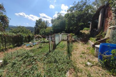 Parcelle constructible avec hangar et vue imprenable – 1 pièce – NR chambres – 180 m²