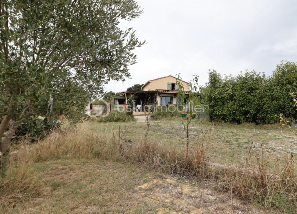 Mas 73 m2 sur une parcelle de 12400 m² – 3 pièces – 2 chambres – 73 m²