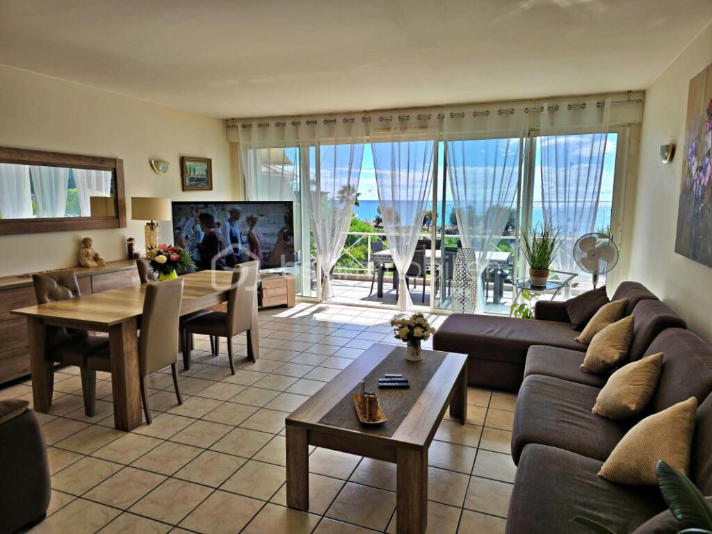 Appartement front de mer T3 – 95m² dans résidence de haut standing – terrasse 30m², secteur prisé – 4 pièces – 2 chambres – 95 m²