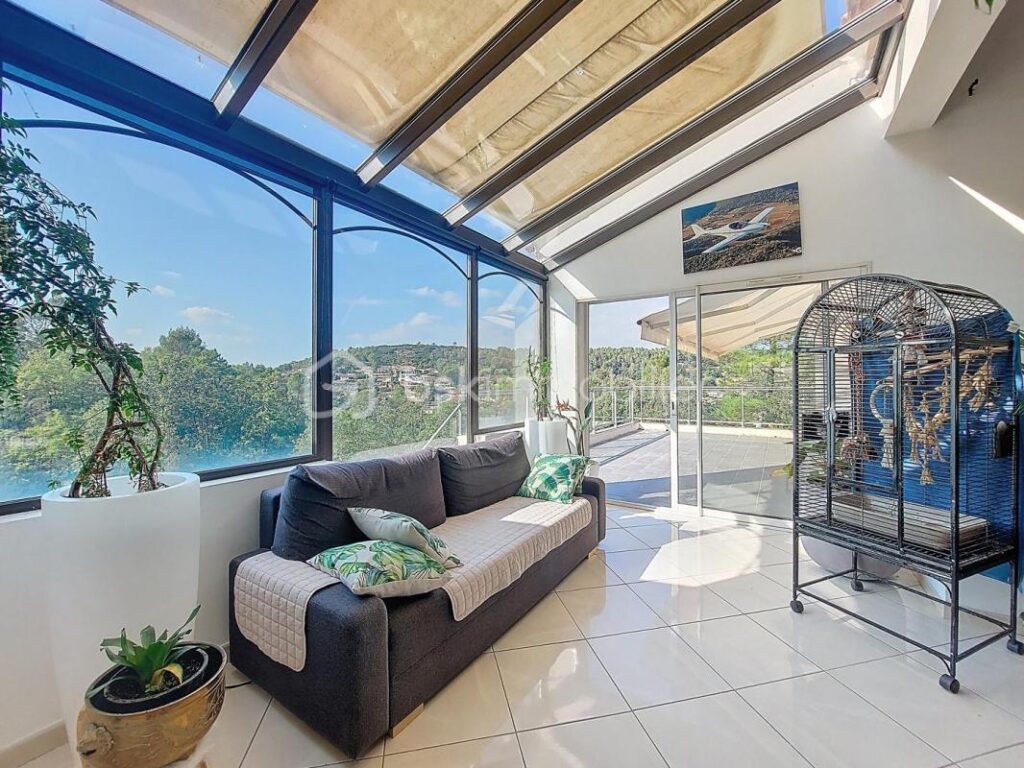 Villa de prestige avec piscine et appartement indépendant – 8 pièces – 5 chambres – 230 m²