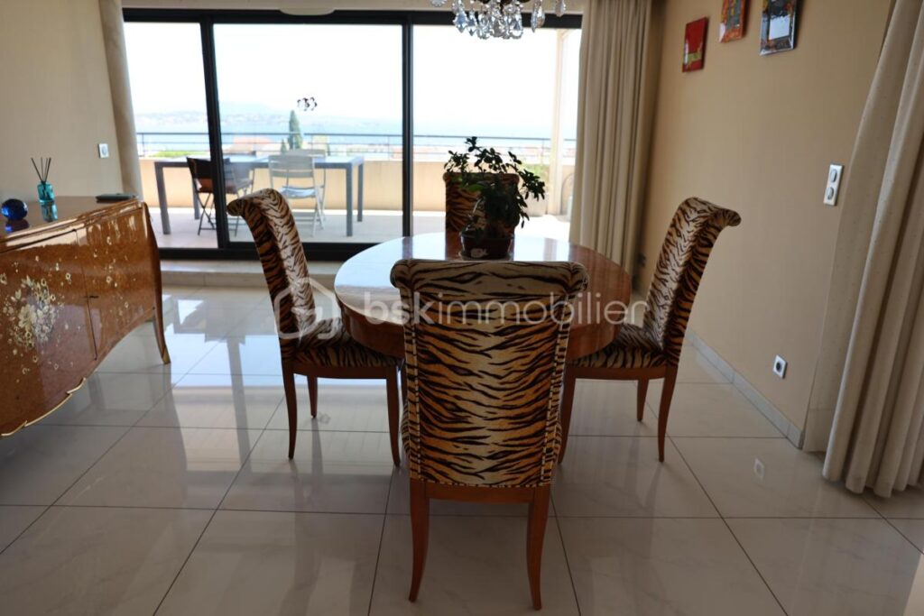 VUE MER PANORAMIQUE – 5 pièces – 4 chambres – 162 m²