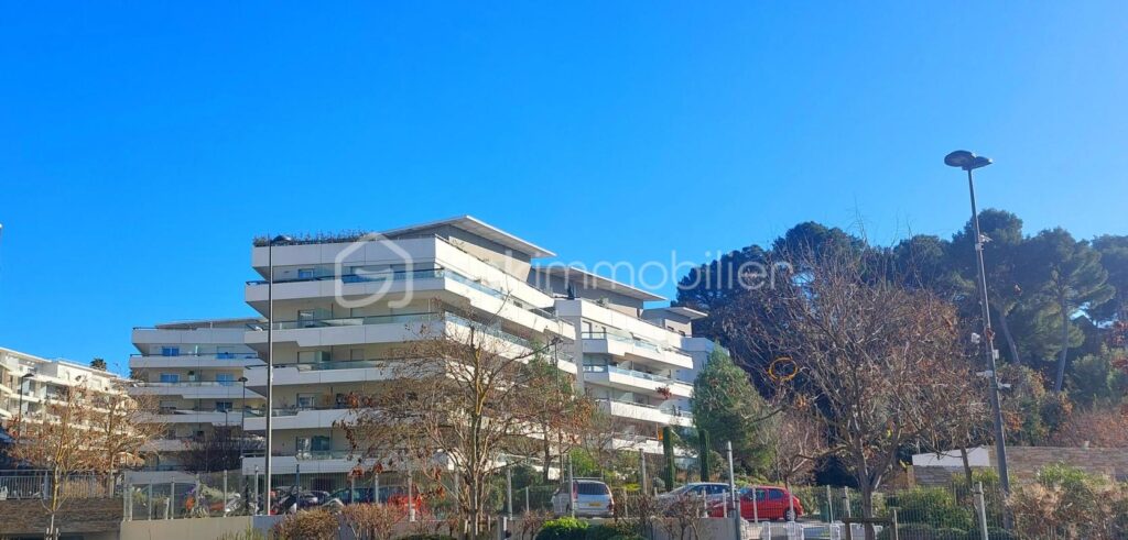 SUPERBE 3 PIECES DANS RÉSIDENCE DE STANDING (le Green domaine)ET 2 PARKINGS PRIVATIFS – 3 pièces – 2 chambres – 63 m²