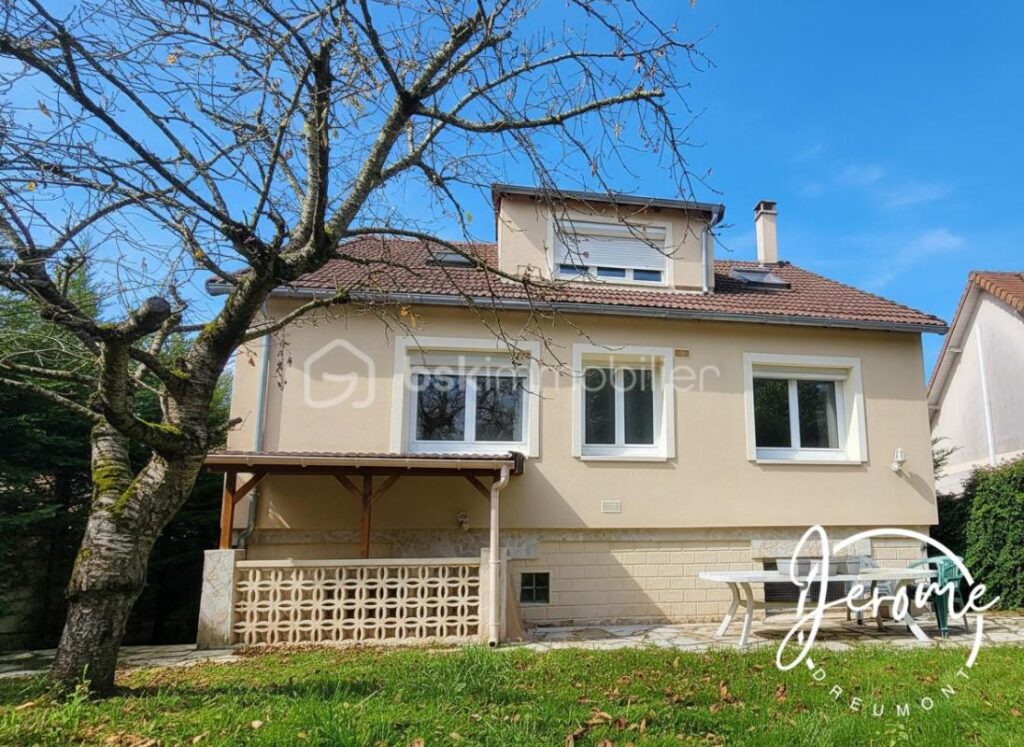 Maison familiale rénovée 7 P/ 148 m² / Montgeron secteur résidentiel – 7 pièces – 4 chambres – 148 m²