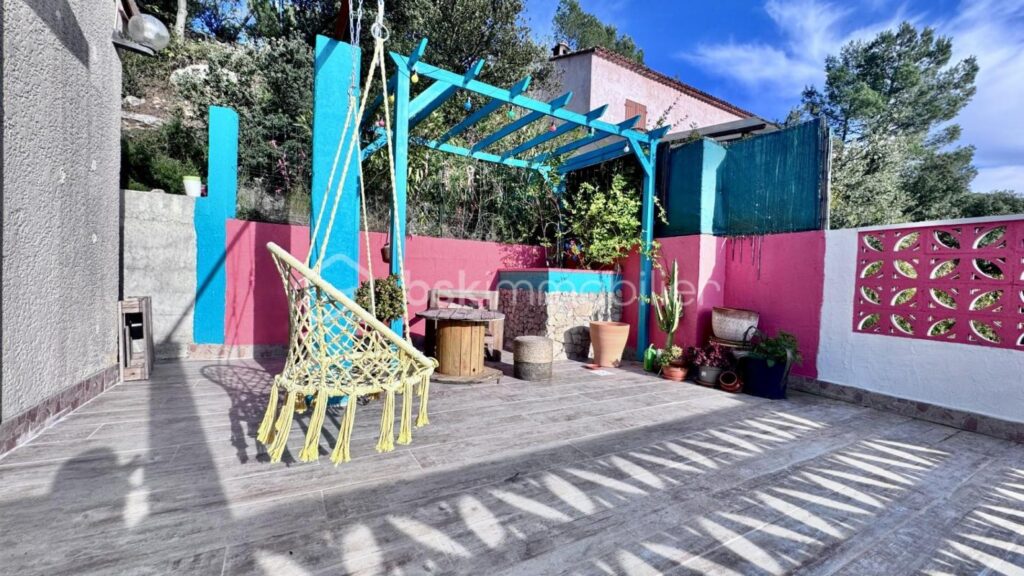 ACHAT Maison avec vue dégagée, 3 chambres + dépendance et grand terrain – Le Val – 6 pièces – 3 chambres – 97 m²