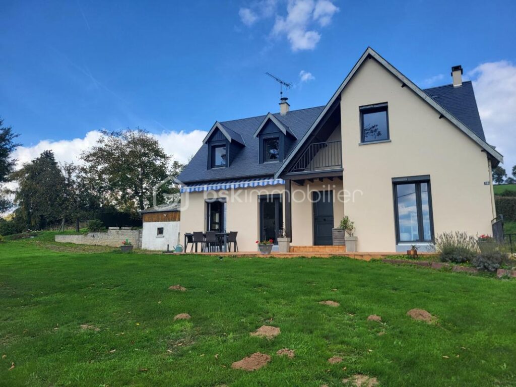 COUP DE CŒUR SUR LA COMMUNE DE SAINT-LAURENT-DE-CUVES – 6 pièces – 4 chambres – 138 m²