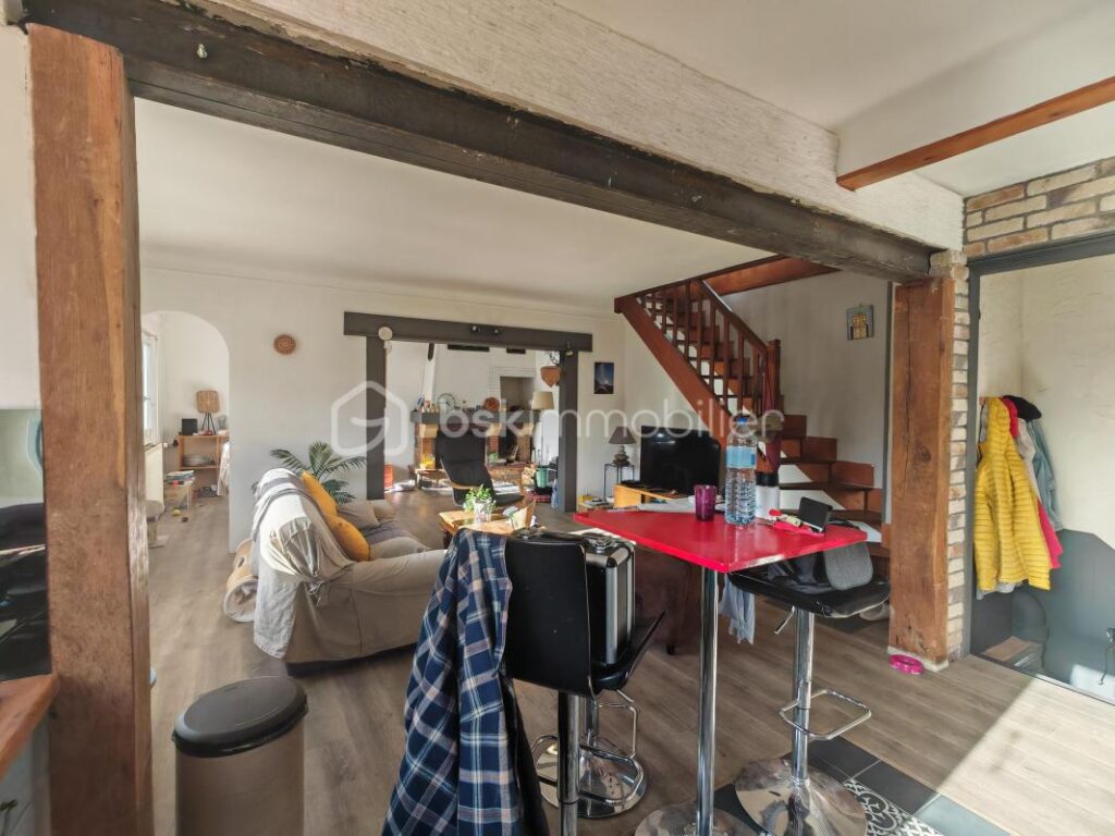 CREIL – Maison individuelle 6 pièces – 102 m² habitables / 160 m² au sol – Grand jardin devant et derrière – Exposition plein sud – 6 pièces – 2 chambres – 101 m²