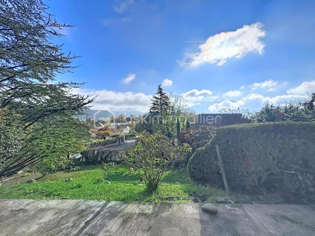 🏡 Maison familiale 7 pièces – 152 m² habitables – CLAIX – 6 pièces – 5 chambres – 152 m²