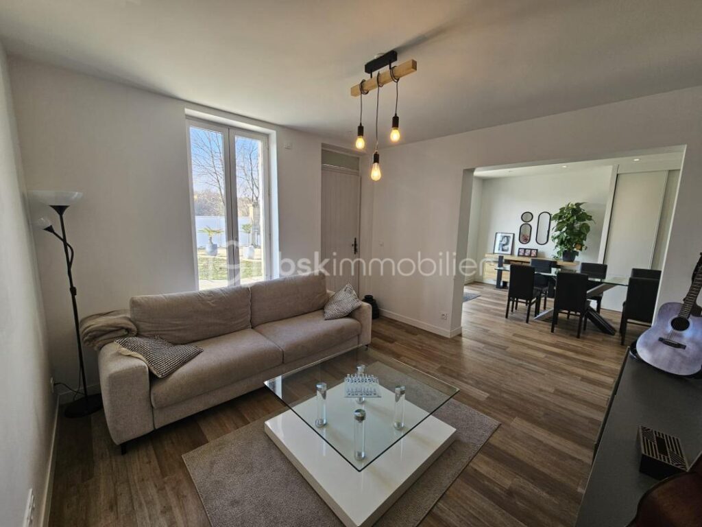 Appartement avec jardin et piscine privée – 3 pièces – 2 chambres – 85 m²