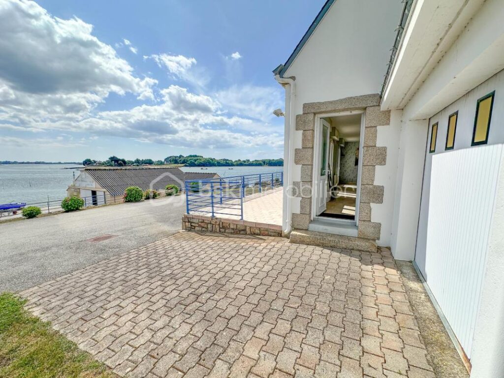 LOCOAL-MENDON Superbe vue sur la RIA d’ETEL – Tres Rare – 5 pièces – 4 chambres – 102 m²