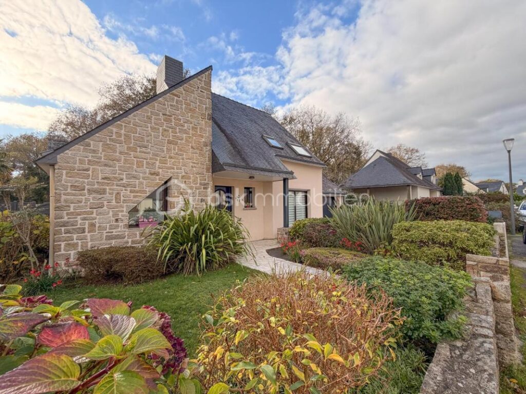 PLOEREN – Superbe Maison de 102 m2 – Superbe environnement – 5 pièces – 3 chambres – 102 m²