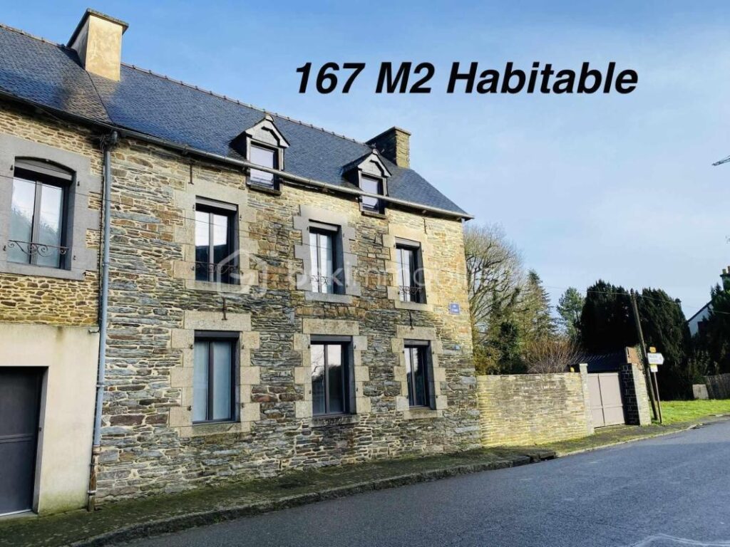 NOUVEAU : Maison en Pierre 167 M² Habitable ( Centre Bourg GUILLIERS) – 10 pièces – 4 chambres – 1638 m²