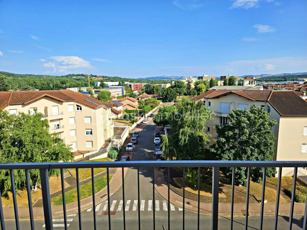 T2 lumineux avec balcon, vue dégagée, ascenseur et parking – Vente libre – 2 pièces – 1 chambre – 47 m²