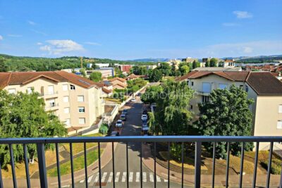 T2 lumineux avec balcon, vue dégagée, ascenseur et parking – Vente libre – 2 pièces – 1 chambre – 47 m²